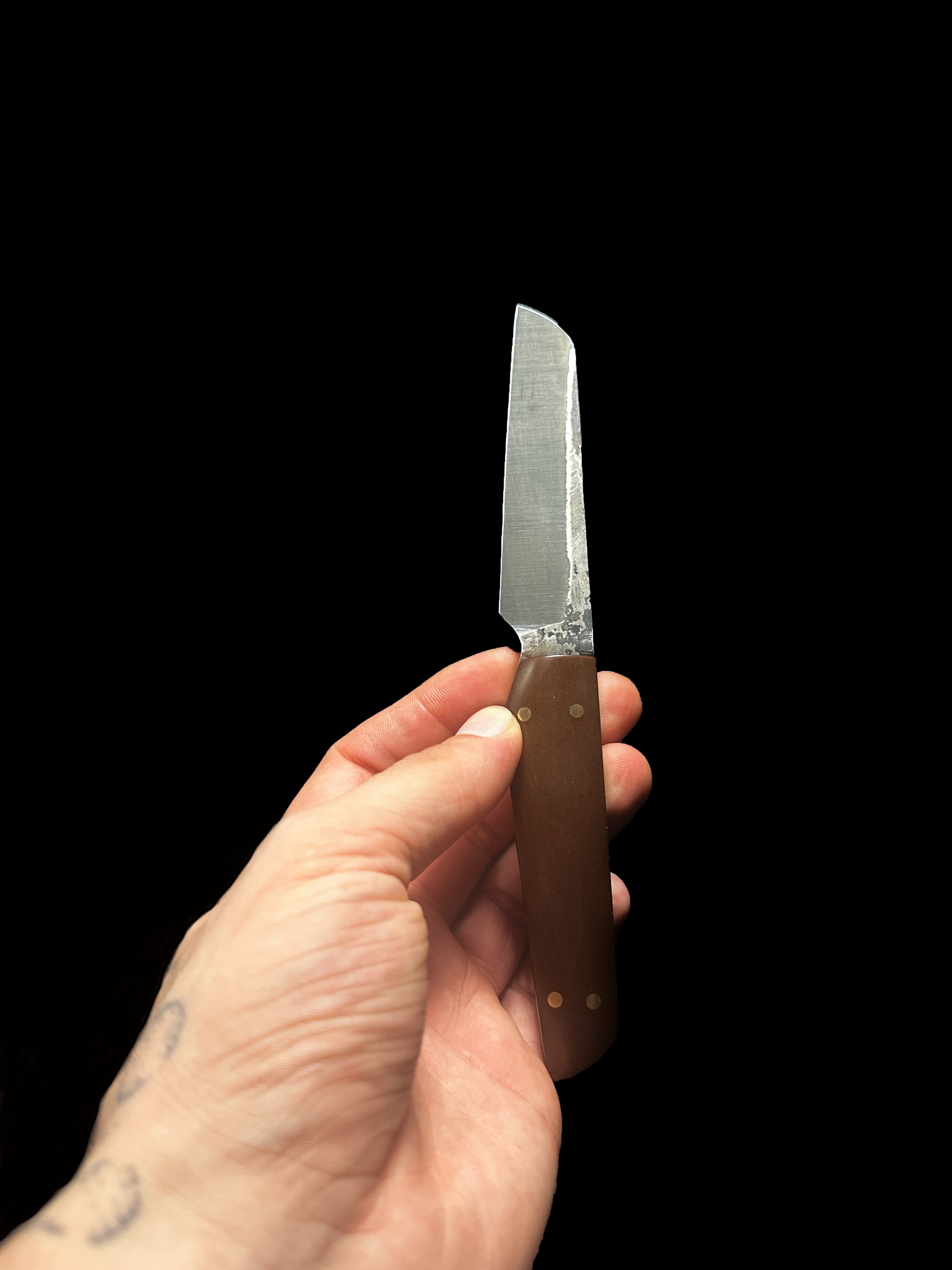 Kleiner Begleiter / Brauner Griff mit geschwärzter Klinge